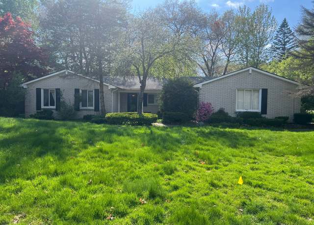 Property at 28853 W King William Dr, Farmington Hills, MI 48331, 3 beds, 2.5 baths