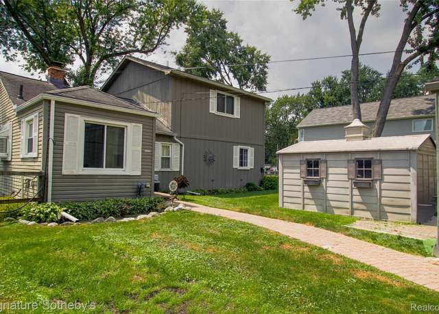 Property at 9393 Boncrest St, Commerce Charter Township, MI 48382, 3 beds, 2 baths