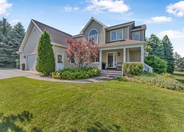 Property at 4004 Stone Ridge Dr, Traverse City, MI 49684, 5 beds, 3.5 baths