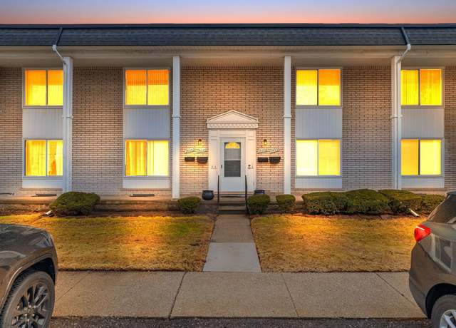 Property at 28238 Universal Dr, Warren, MI 48092, 2 beds, 1 bath