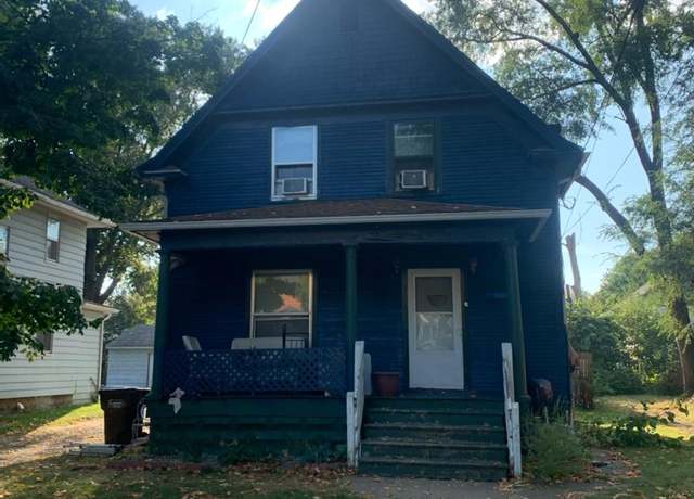 Property at 1028 Woodbridge St, Jackson, MI 49203, 3 beds, 1.5 baths