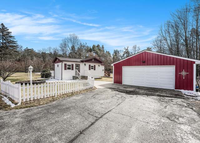 Property at 4828 W 112th St, Grant, MI 49327, 3 beds, 1.5 baths