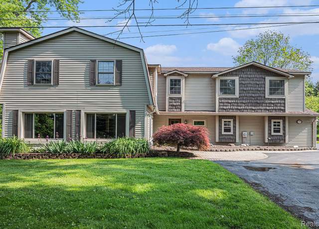 Property at 6080 Waldon Rd, Clarkston, MI 48346, 5 beds, 3.5 baths
