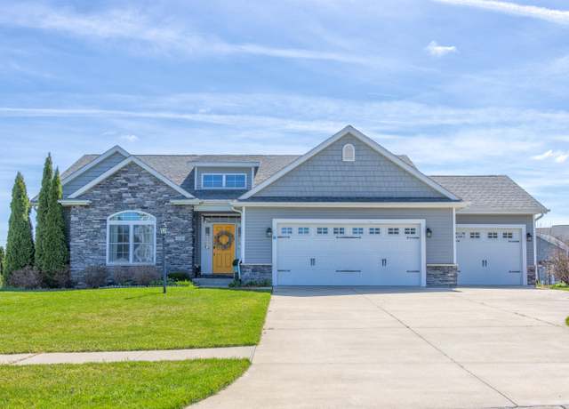 Property at 1618 Prairie Dr, St Joseph, MI 49085, 4 beds, 3 baths