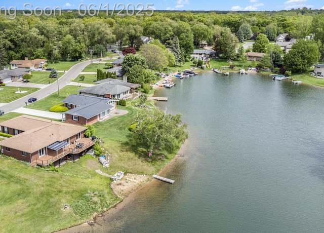 Property at 687 Sunnybeach Dr, White Lake, MI 48386, 3 beds, 1.5 baths
