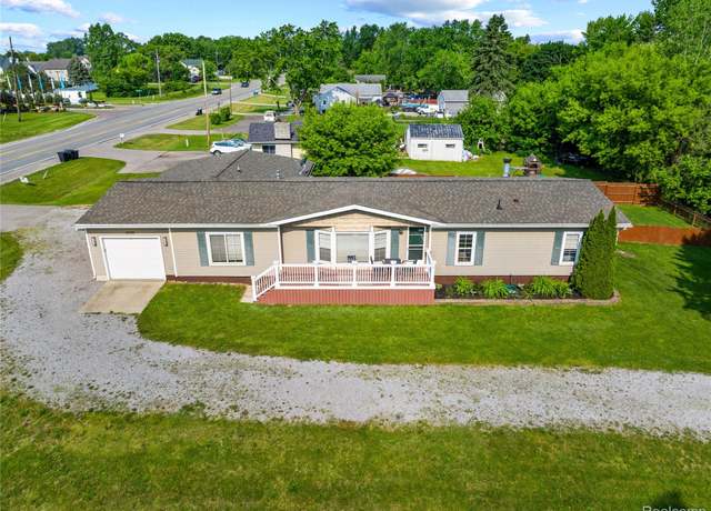 Property at 5550 Howe Rd, Grand Blanc, MI 48439, 3 beds, 2 baths