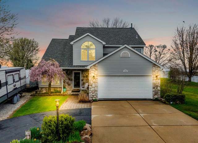 Property at 37330 Lakeshore Dr, Harrison Township, MI 48045, 4 beds, 3 baths