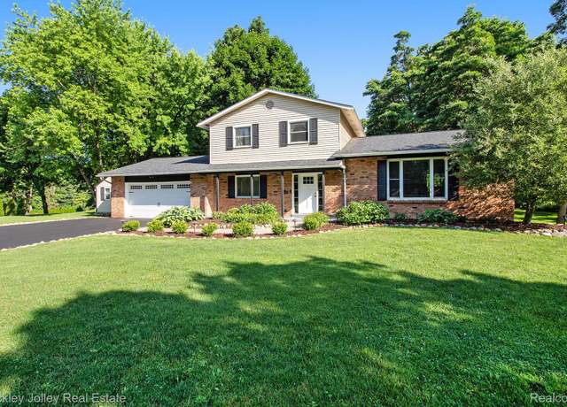Property at 1049 Hillcrest Ave, Brighton, MI 48116, 4 beds, 2.5 baths