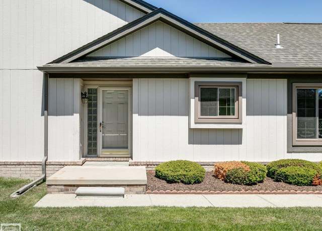 Property at 13407 Highland Cir, Sterling Heights, MI 48312, 2 beds, 2 baths