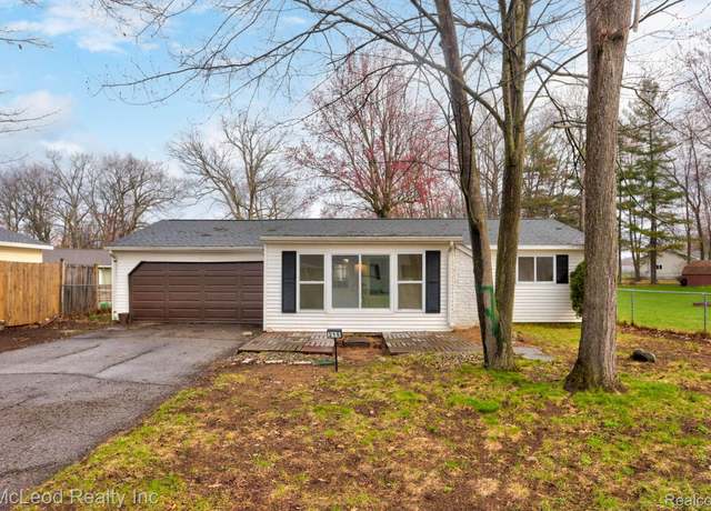 Property at 215 Arrowhead Dr, Denton Township, MI 48651, 3 beds, 1.5 baths