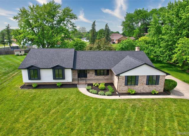Property at 507 Charing Cross Dr, Grand Blanc, MI 48439, 4 beds, 2.5 baths