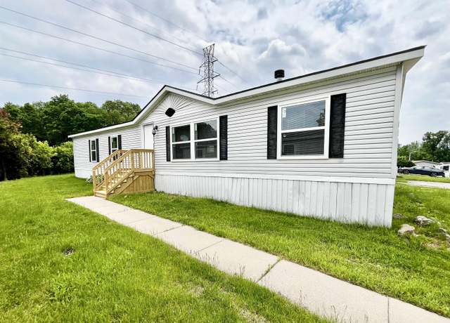 Property at 1354 Hilltop Dr, Pontiac, MI 48340, 3 beds, 2 baths