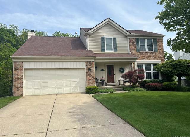 Property at 560 Thornridge Dr, Rochester Hills, MI 48307, 4 beds, 2.5 baths