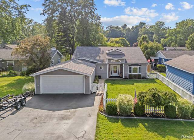 Property at 11026 Colony Rd, Putnam Township, MI 48169, 3 beds, 2 baths
