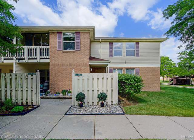 Property at 61109 Greenwood Dr, South Lyon, MI 48178, 2 beds, 2 baths