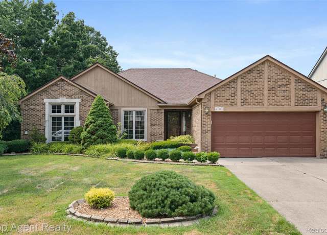 Property at 40363 Denbigh Dr, Sterling Heights, MI 48310, 3 beds, 2.5 baths