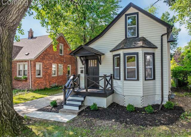 Property at 1327 Anita Ave, Grosse Pointe Woods, MI 48236, 2 beds, 1 bath