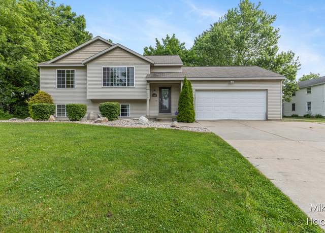 Property at 1395 3 Mile Rd NW, Grand Rapids, MI 49544, 4 beds, 2 baths