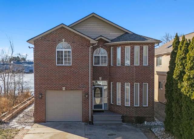 Property at 3165 Kenrick St, Keego Harbor, MI 48320, 4 beds, 2.5 baths