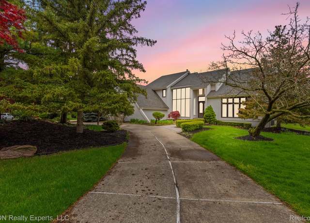 Property at 5215 Deer Run Cir, Orchard Lake, MI 48323, 5 beds, 6 baths