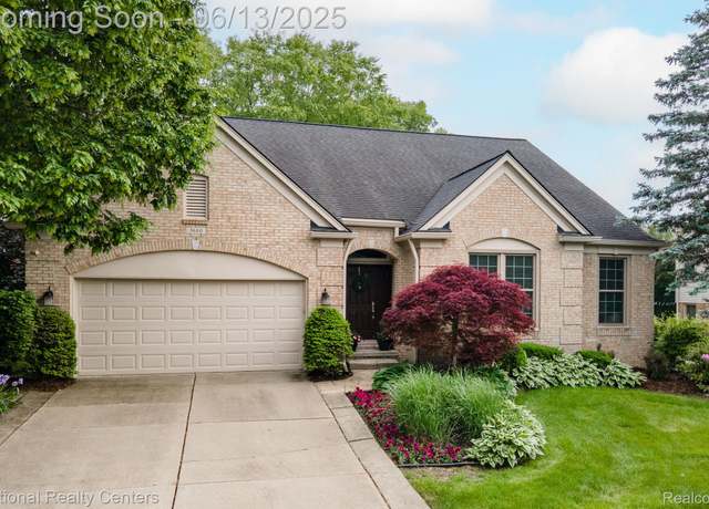 Property at 3680 Hidden Forest Dr, Lake Orion, MI 48359, 3 beds, 3 baths