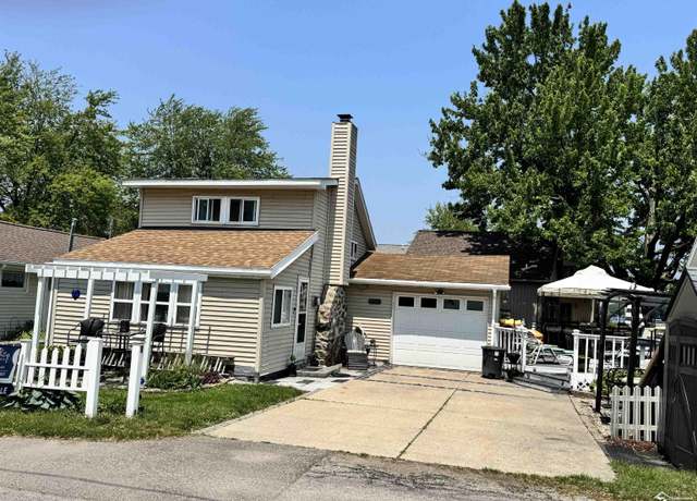 Property at 10875 W Ferndale Dr, Manitou Beach, MI 49253, 2 beds, 1.5 baths