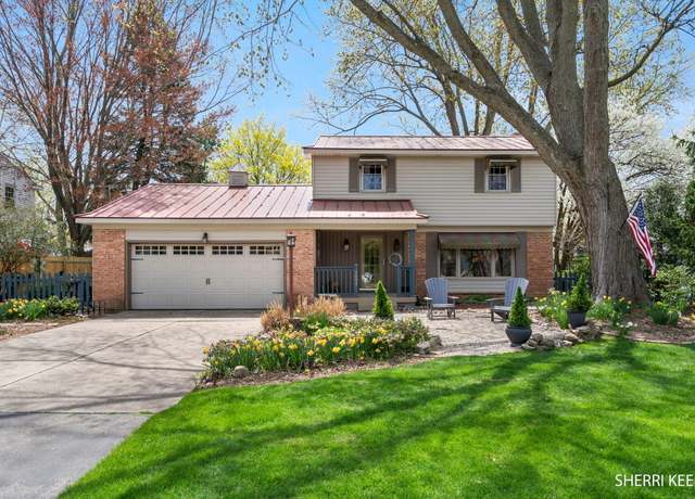 Property at 1692 Southlawn St, Jenison, MI 49428, 3 beds, 1.5 baths