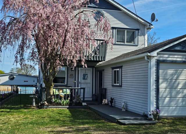 Property at 8889 Anchor Bay Dr, Clay, MI 48001, 3 beds, 2 baths