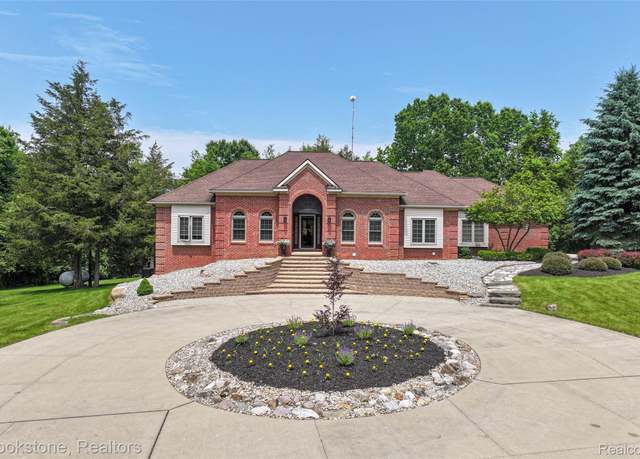Property at 6439 Cohoctah Rd, Fenton, MI 48430, 4 beds, 3.5 baths