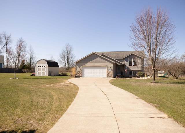 Property at 25046 Chaty Ln, Gobles, MI 49055, 4 beds, 2.5 baths