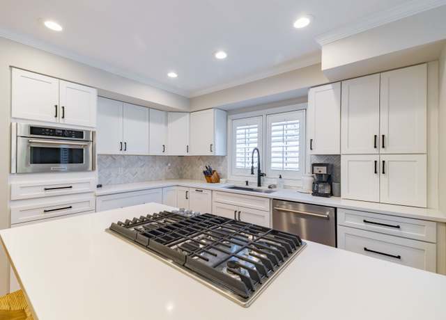 Property at 7837 Oak River Dr, Grosse Ile, MI 48138, 4 beds, 2.5 baths