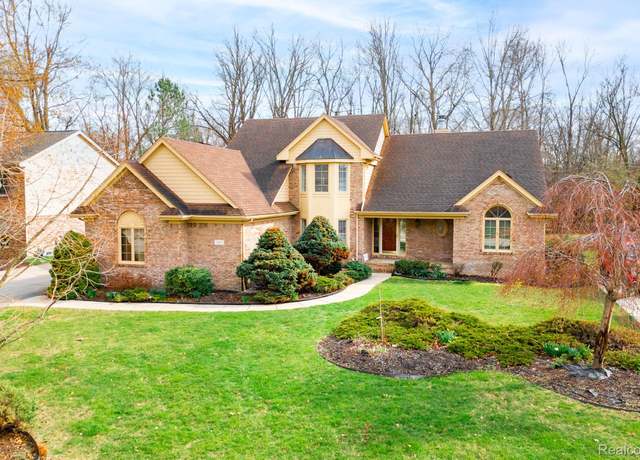 Property at 7837 Oak River Dr, Grosse Ile, MI 48138, 4 beds, 2.5 baths