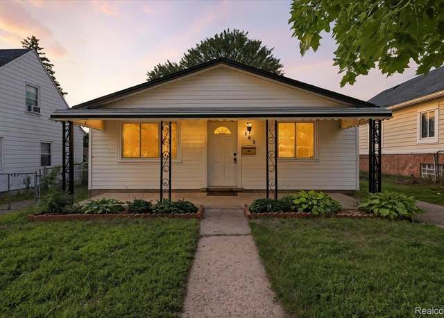 Property at 133 W New York Ave, West Bloomfield, MI 48340, 3 beds, 1 bath