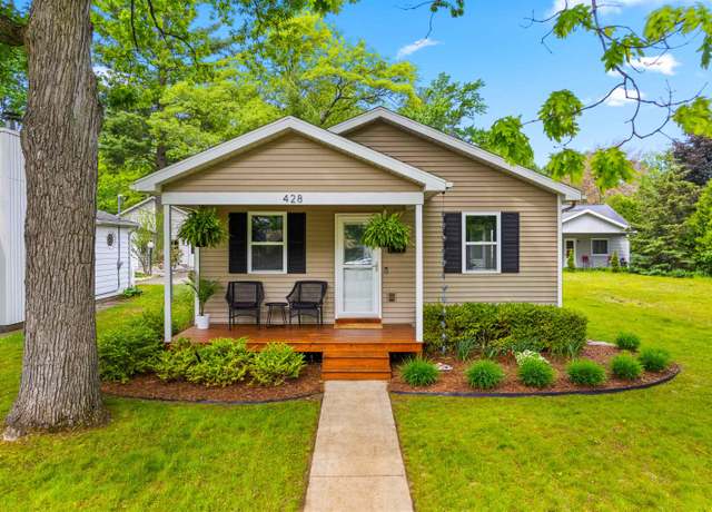 Property at 428 Davis St, Traverse City, MI 49686, 3 beds, 1.5 baths