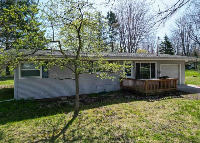 Property at 403 Greenfield Dr, Mt Pleasant, MI 48858, 3 beds, 1.5 baths