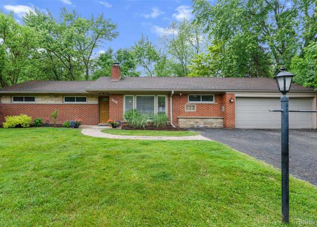 Property at 28317 New Castle Road Rd, Farmington Hills, MI 48331, 4 beds, 2 baths
