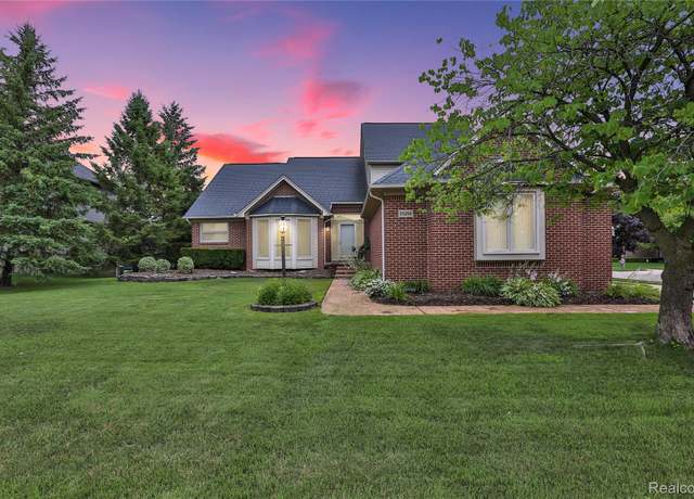 Property at 55206 Leonard Ct, Shelby Twp, MI 48316, 4 beds, 2.5 baths