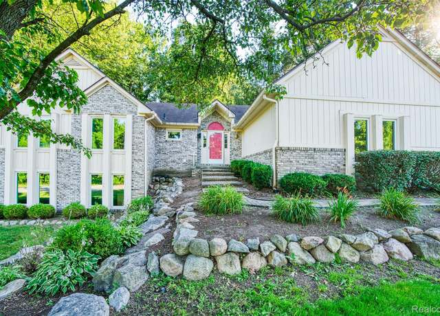 Property at 9516 Placid Way, Howell, MI 48843, 4 beds, 3 baths