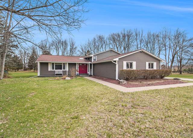 Property at 1101 Shotey Ct, Highland Charter Township, MI 48380, 4 beds, 2.5 baths