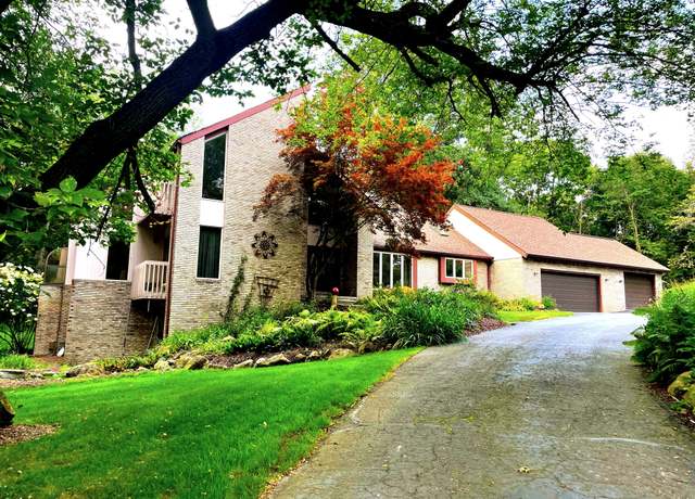 Property at 2862 Foxfire Dr, Milford, MI 48380, 6 beds, 3.5 baths