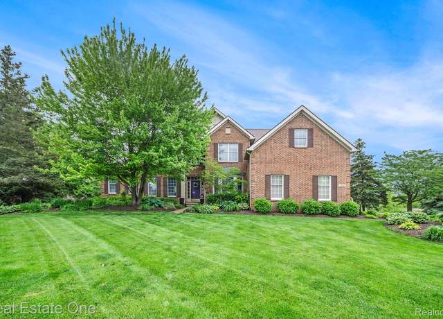 Property at 3088 Exeter Dr, Milford, MI 48380, 5 beds, 3.5 baths