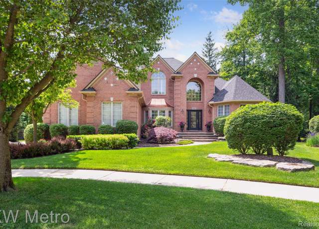 Property at 14163 Longneedle Ct, Shelby Twp, MI 48315, 4 beds, 3.5 baths