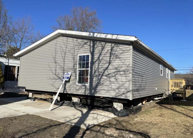 Property at 3947 W Jefferson Ave, Trenton, MI 48183, 3 beds, 2 baths