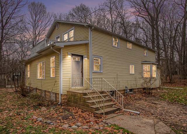 Property at 5353 Plum St, Coloma, MI 49038, 5 beds, 2.5 baths
