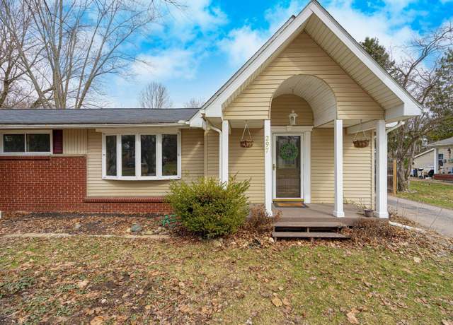 Property at 297 E Washington St, Almont, MI 48003, 4 beds, 2 baths