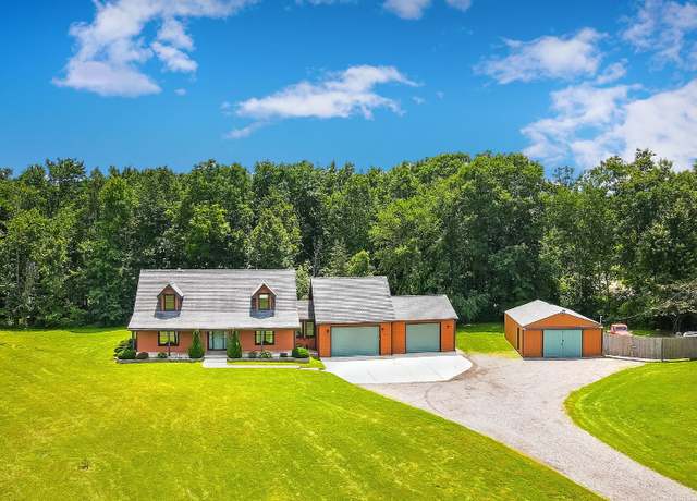 Property at 7653 Chase Lake Rd, Fowlerville, MI 48836, 3 beds, 2.5 baths