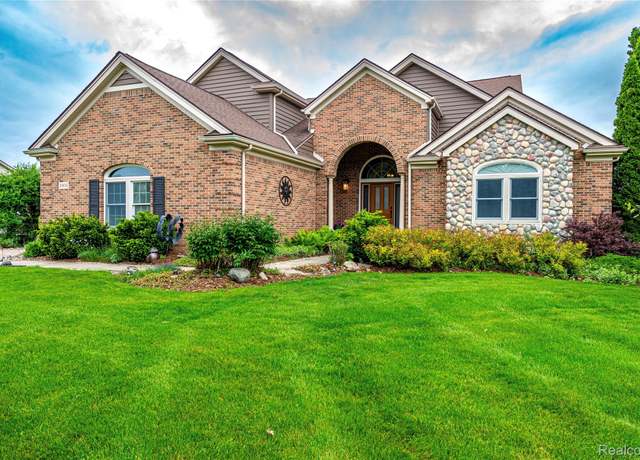 Property at 10654 W Braemar Dr, Holly, MI 48442, 4 beds, 3.5 baths