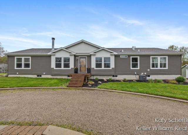 Property at 7633 Bradlyn Dr NE, Rockford, MI 49341, 5 beds, 4 baths
