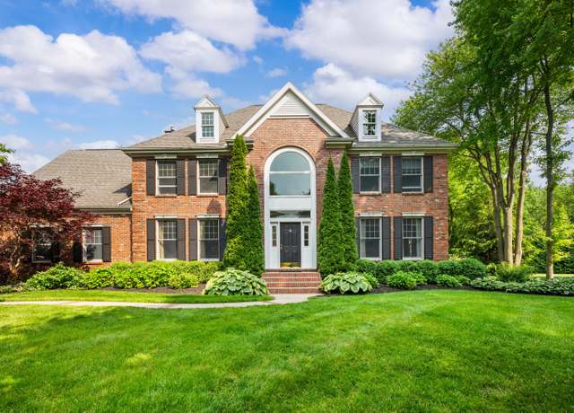 Property at 3265 Estates Dr, St Joseph, MI 49085, 5 beds, 3.5 baths
