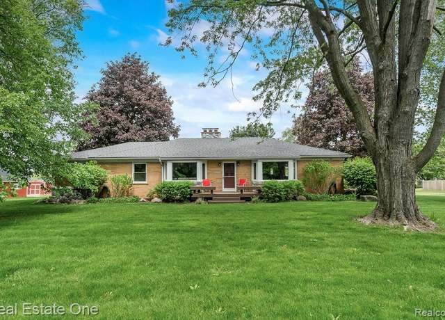 Property at 241 E Gunn Rd, Rochester, MI 48306, 3 beds, 3 baths